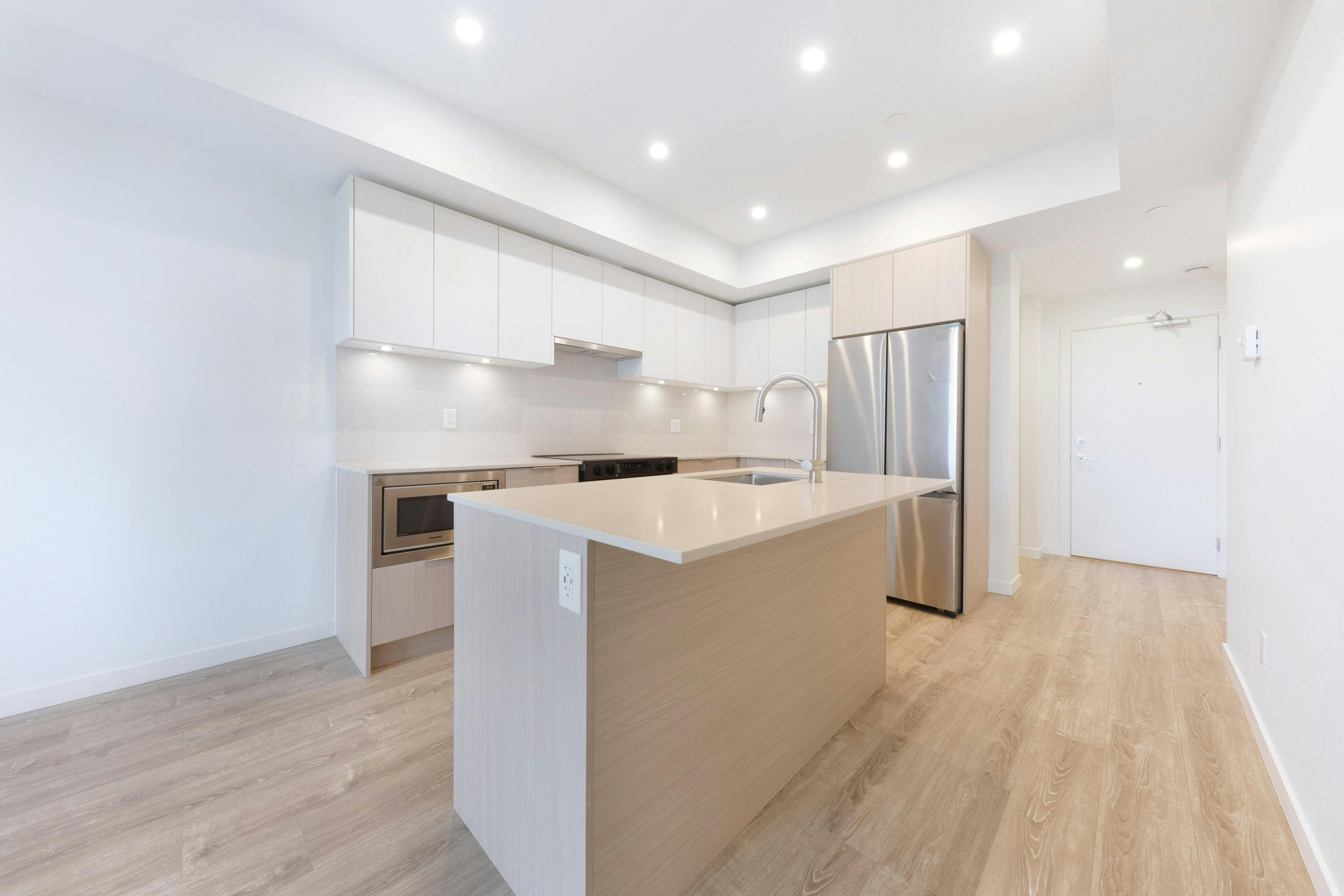 607-10828 139a Street, Surrey, BC, V3R 0H3