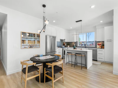 110-2771 Montrose Avenue - 4