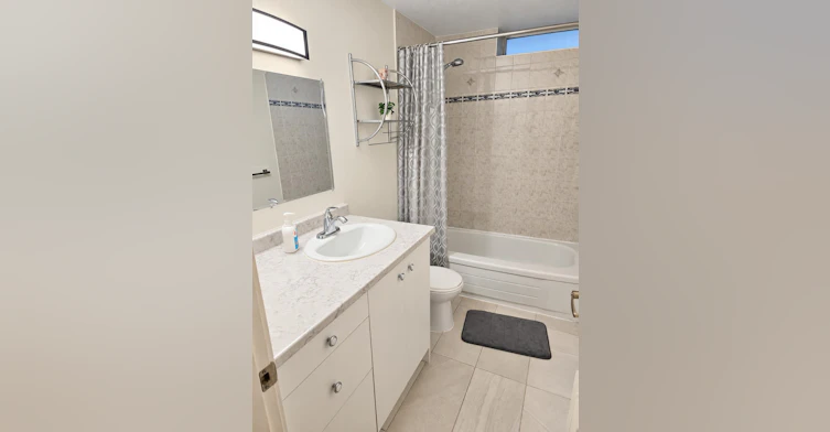 1023 E 17th Avenue, Vancouver, BC, V5V 1C3 - 4
