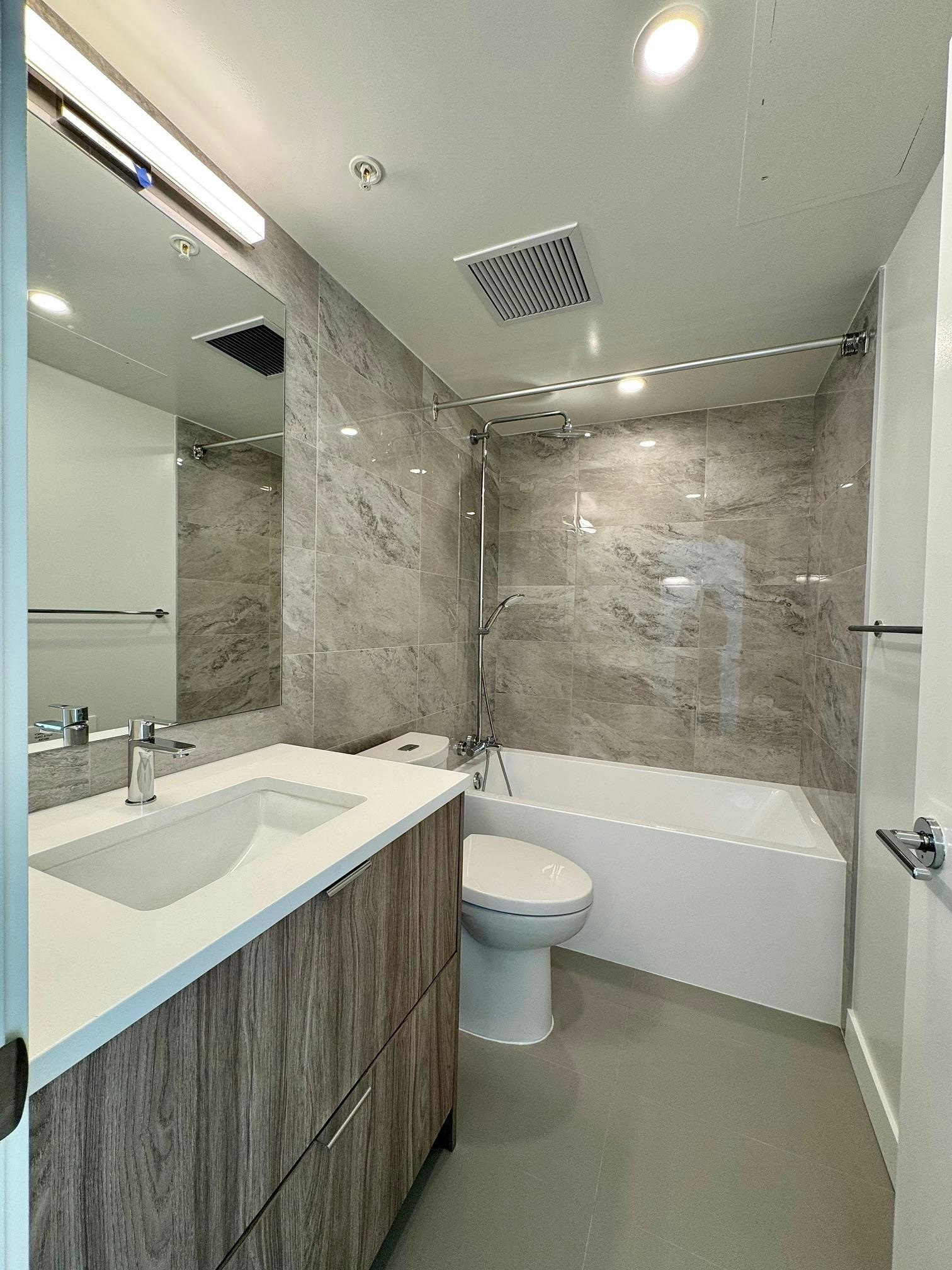1303-13675 107 A Avenue, Surrey, BC, V3T 2H2 - 8
