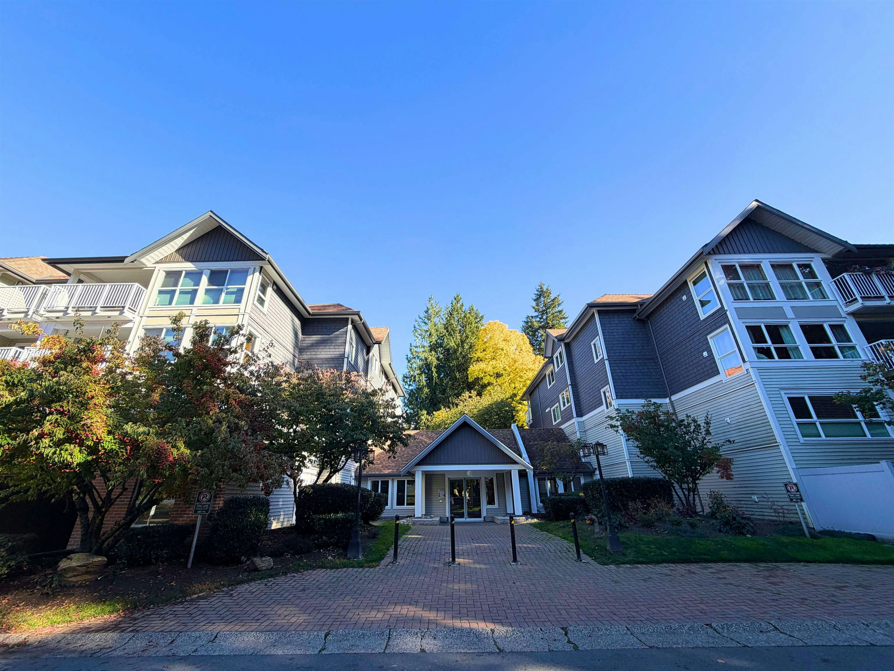 201-9626 148 Street, Surrey, BC, V3R 0W2