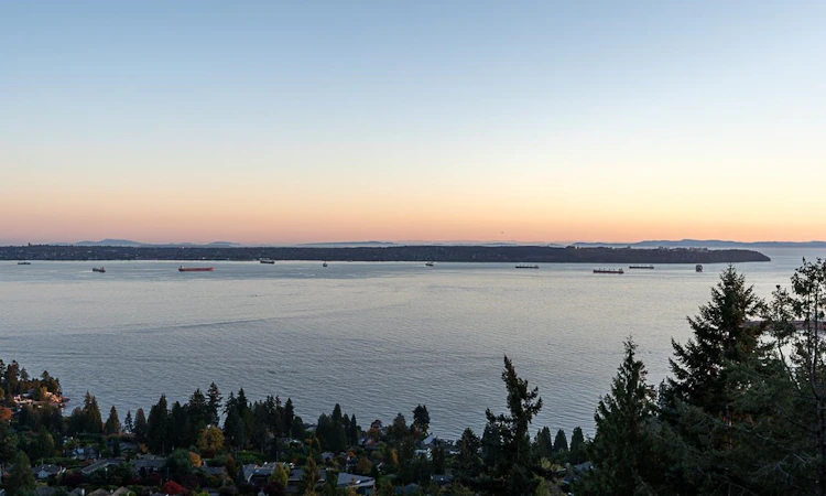 1303-3355 Cypress Place