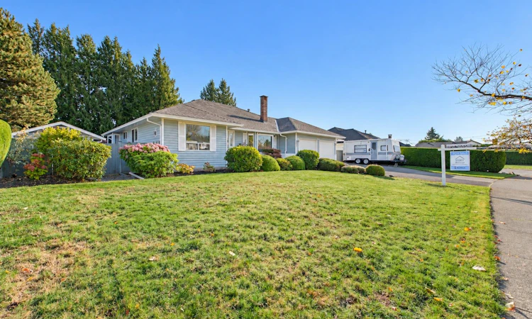 5632 E Sunrise Crescent