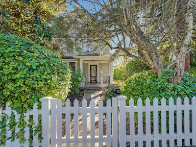 5048 47a Avenue - 4