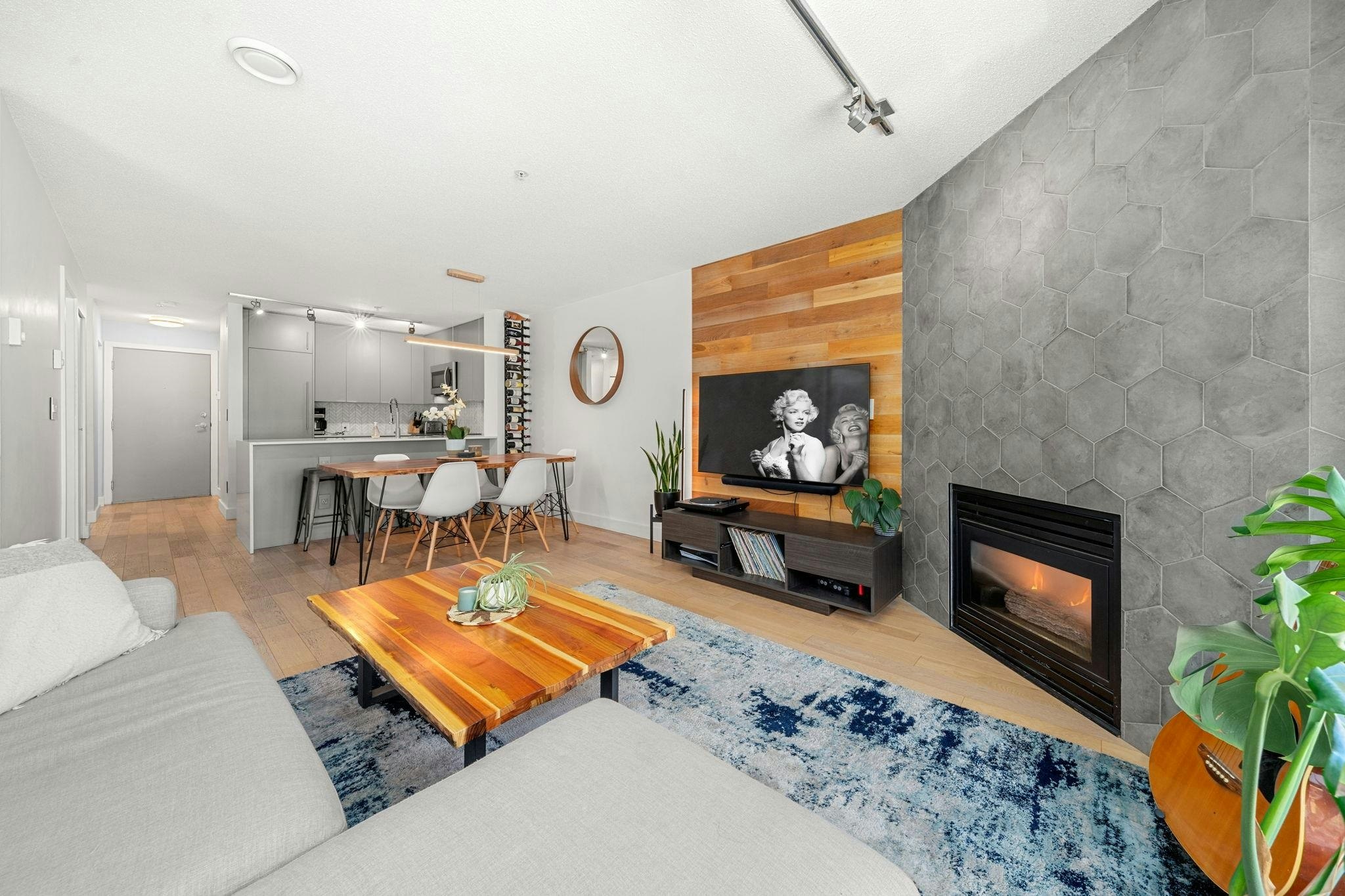 404-124 W 3rd Street, North Vancouver, BC, V7M 1E8