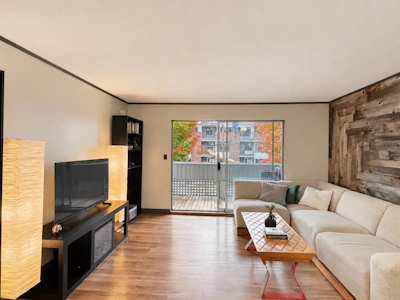 207-2055 Suffolk Avenue - 4