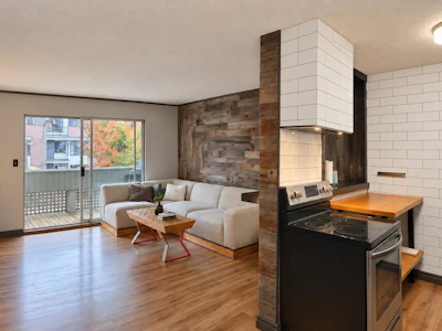 207-2055 Suffolk Avenue - 3