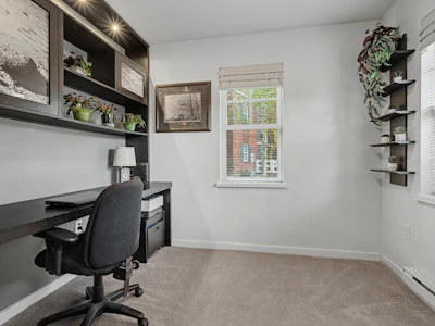 4-2495 Davies Avenue - 4