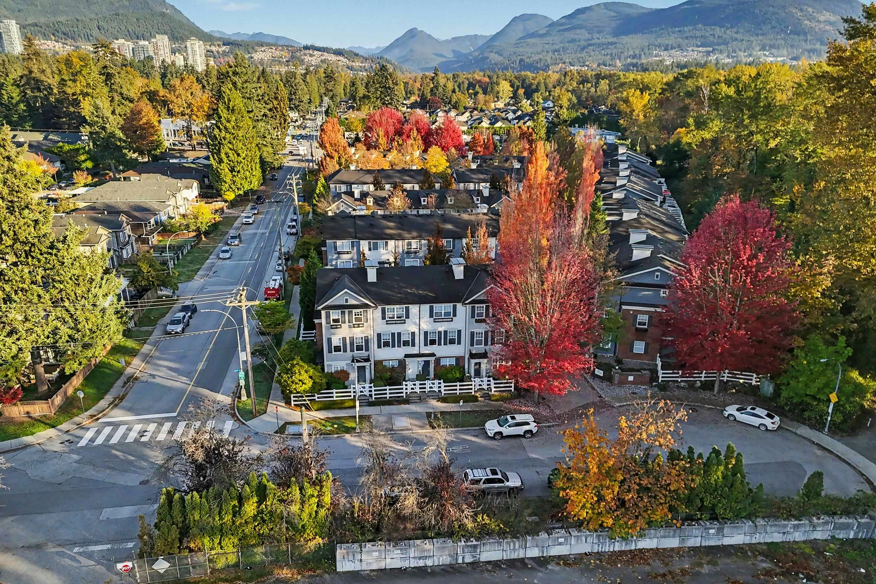 4-2495 Davies Avenue - 2