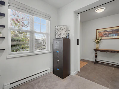 4-2495 Davies Avenue - 5