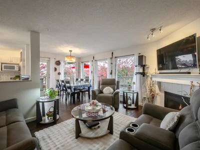 312-33738 King Road - 5