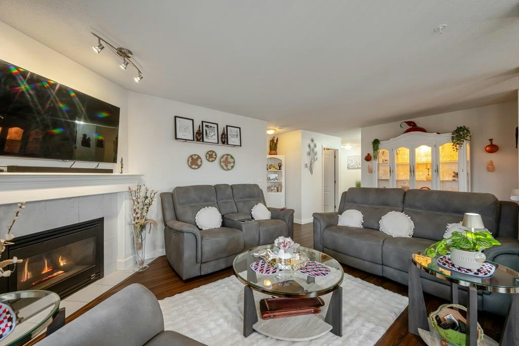 312-33738 King Road - 4