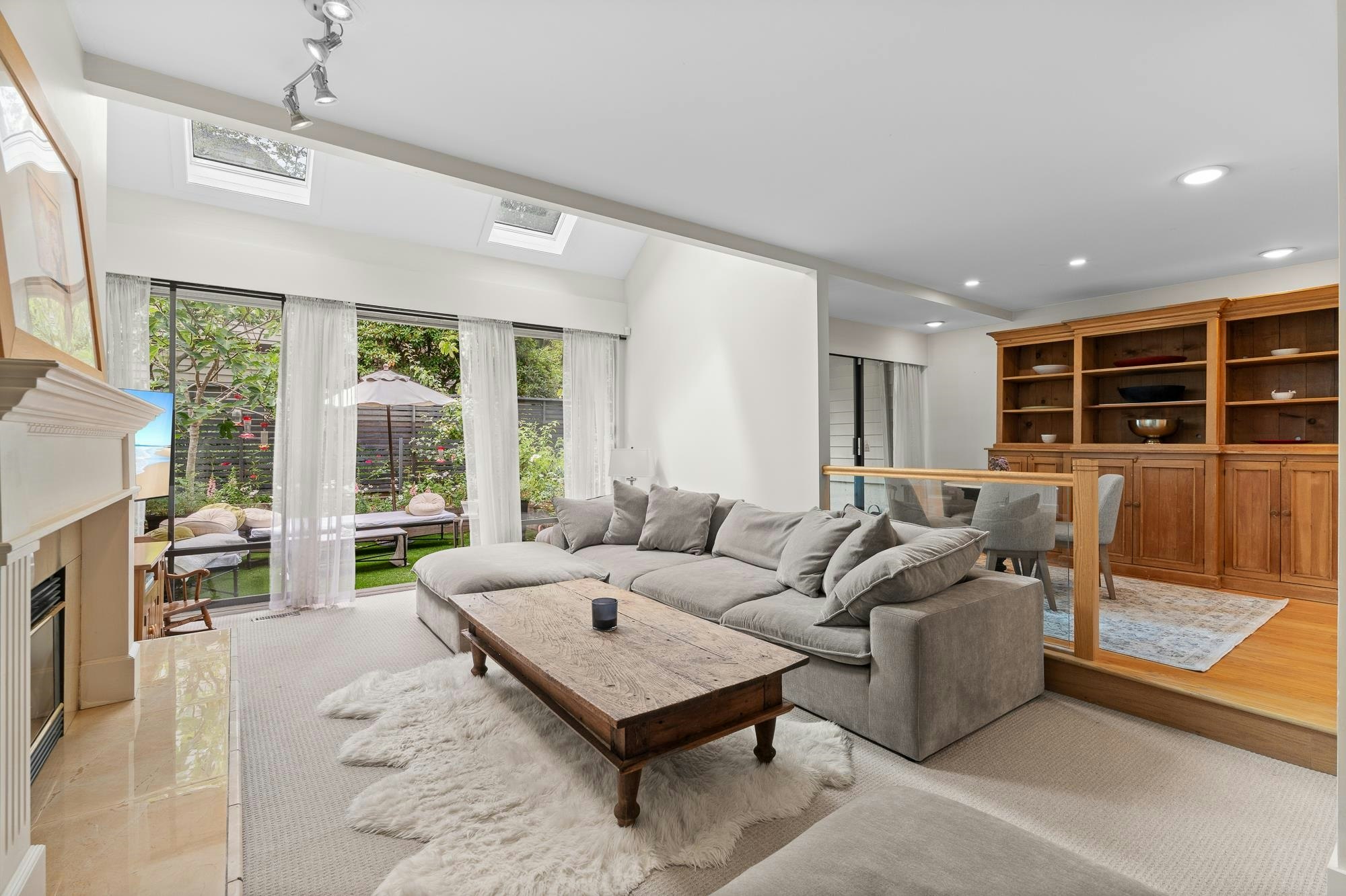 12-4957 Marine Drive - 3