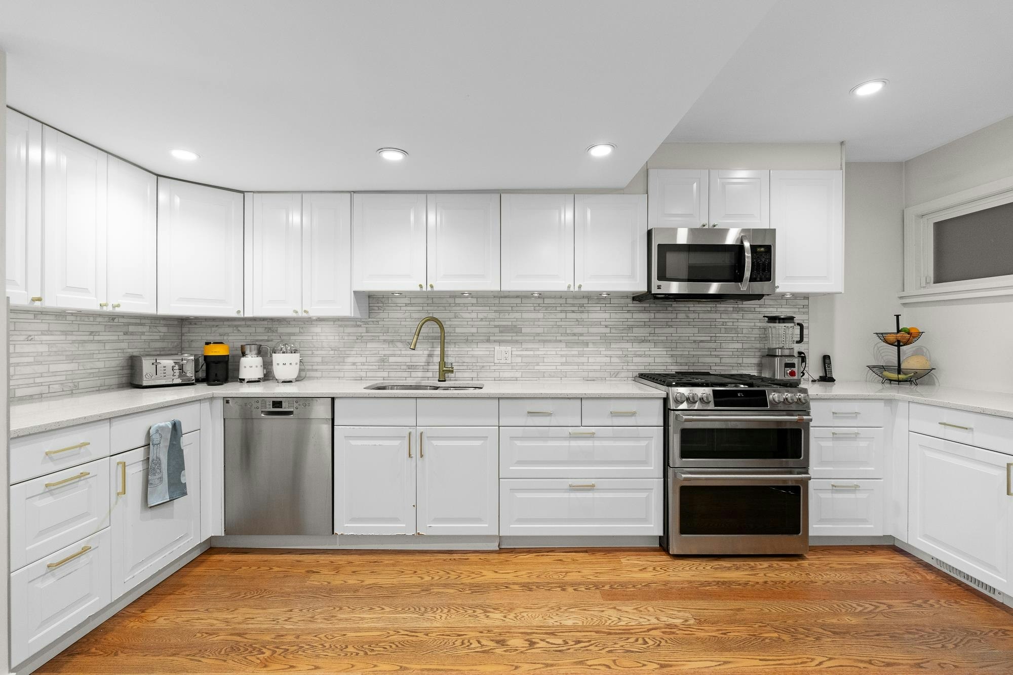 12-4957 Marine Drive - 5