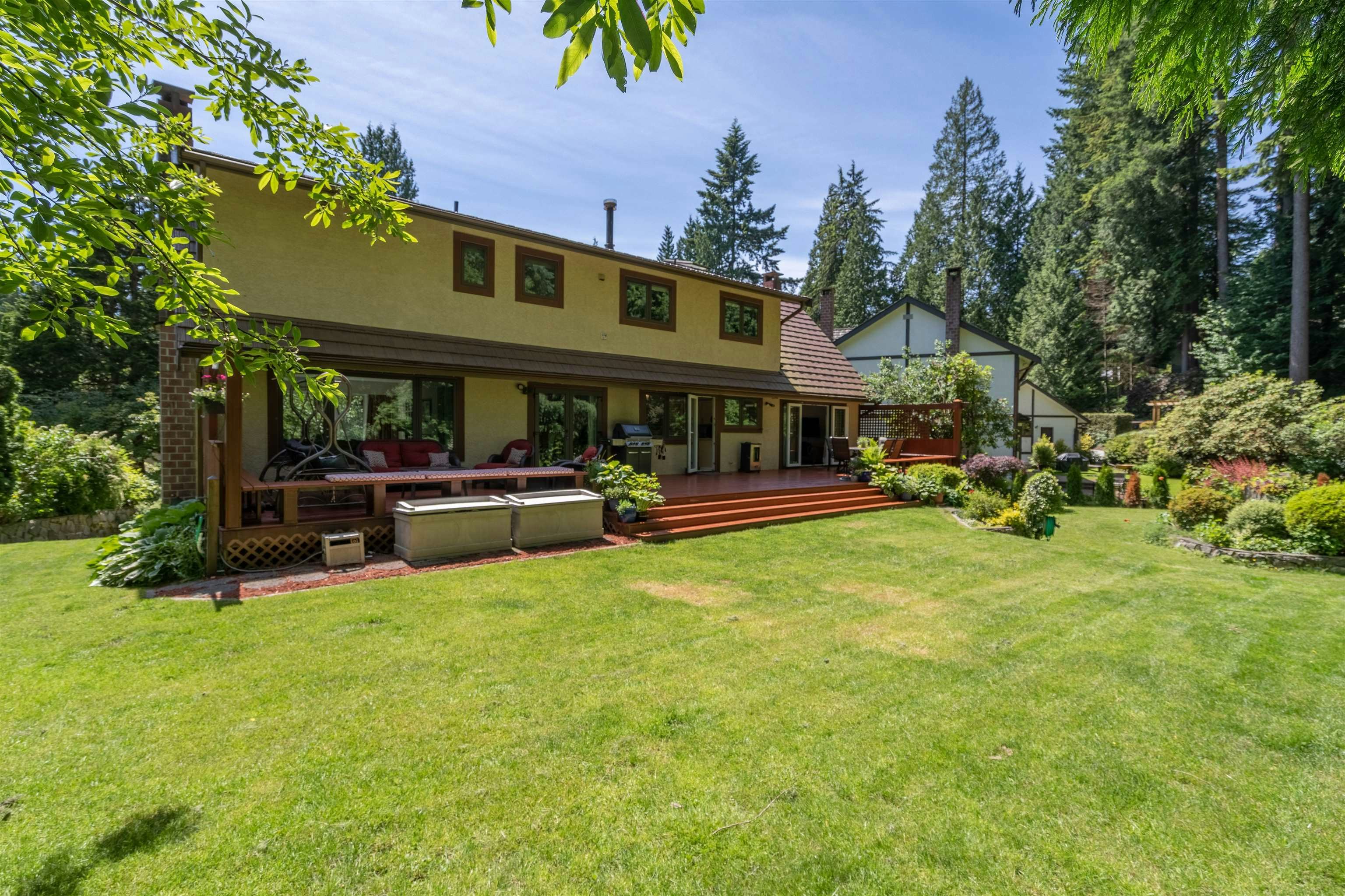 696 Wellington Place, North Vancouver, BC, V7K 3A1