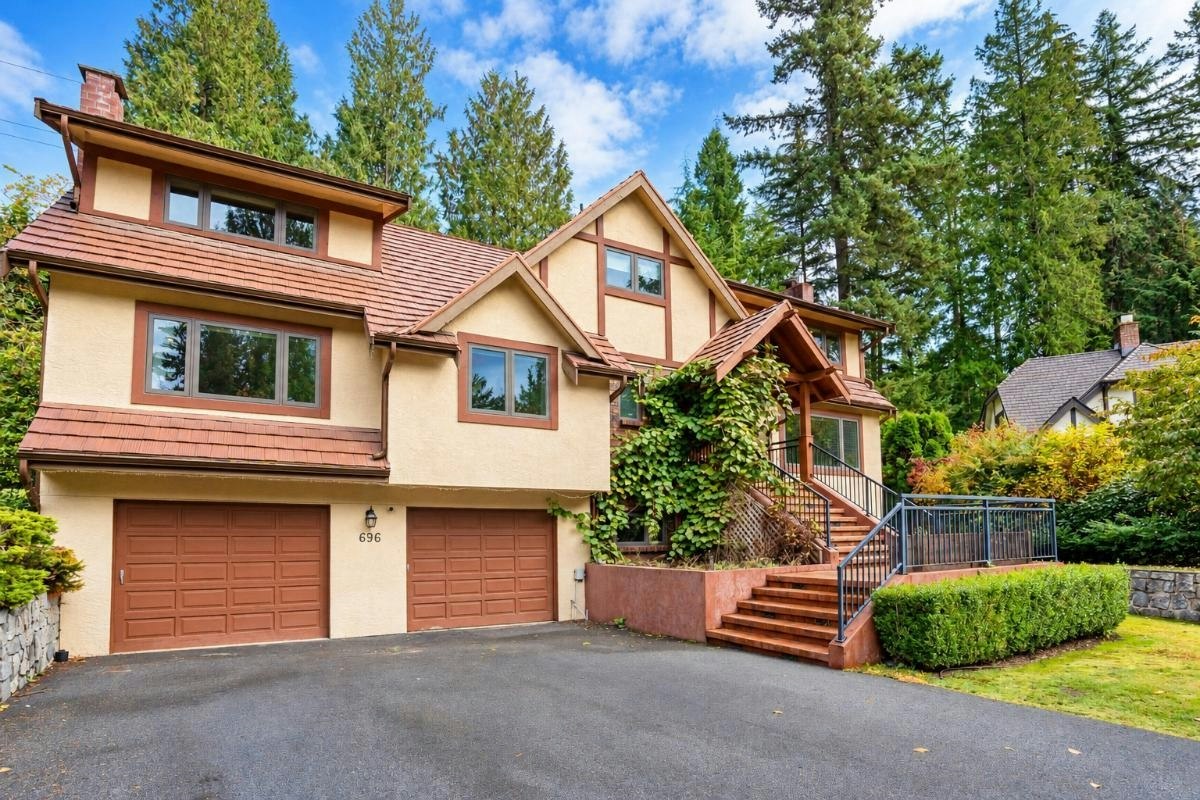 696 Wellington Place, North Vancouver, BC, V7K 3A1