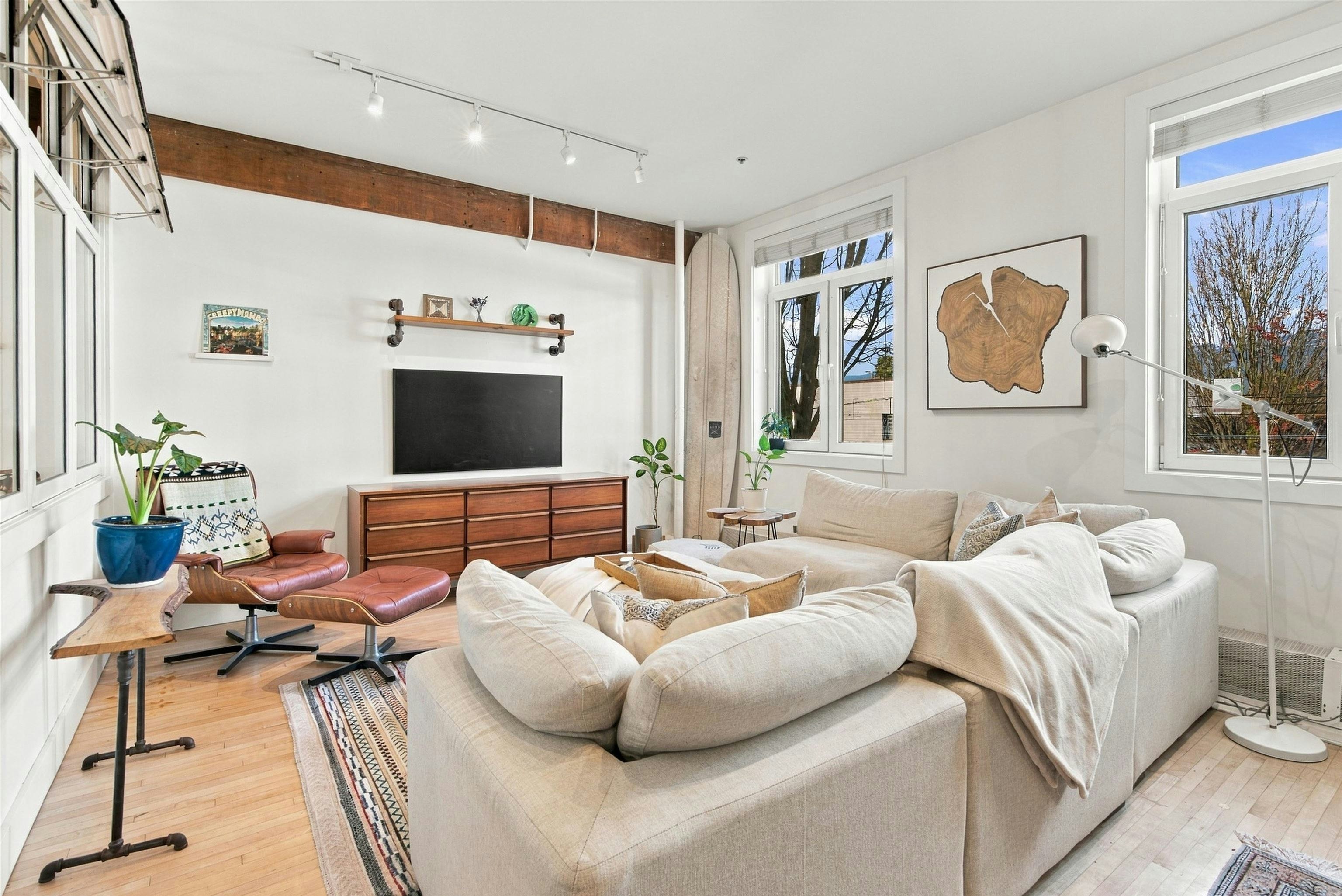 202-2556 E Hastings Street, Vancouver, BC, V5K 1Z3