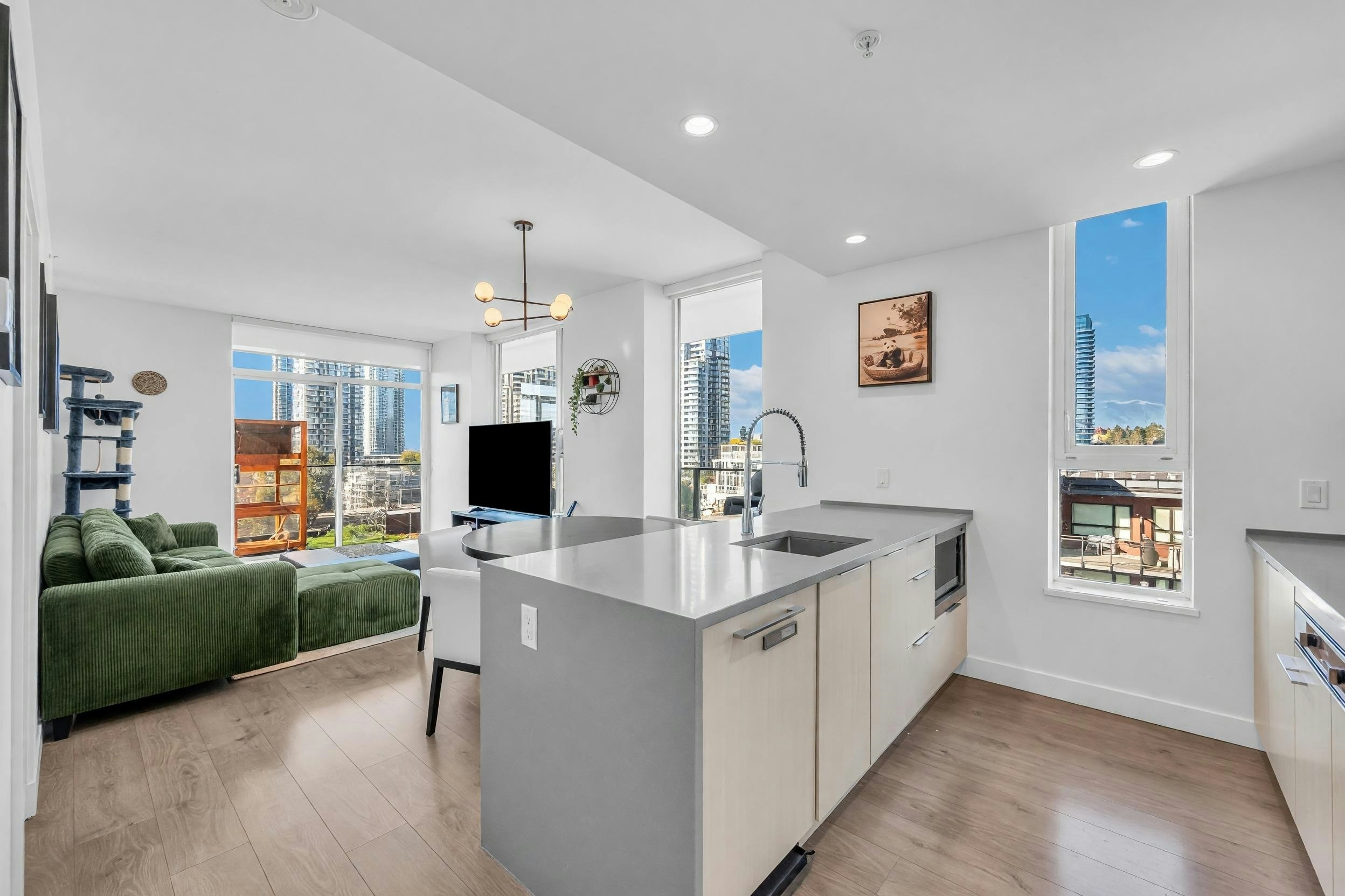 707-4465 Juneau Street, Burnaby, BC, V5C 0L8