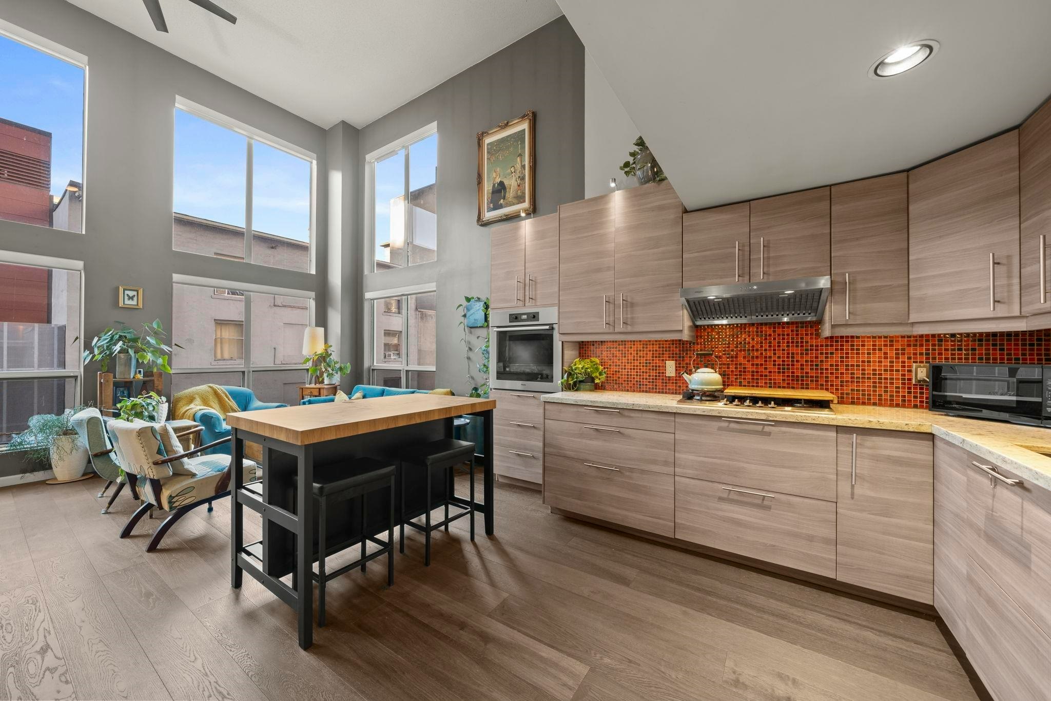303-933 Seymour Street - 3