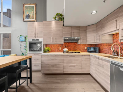 303-933 Seymour Street - 4