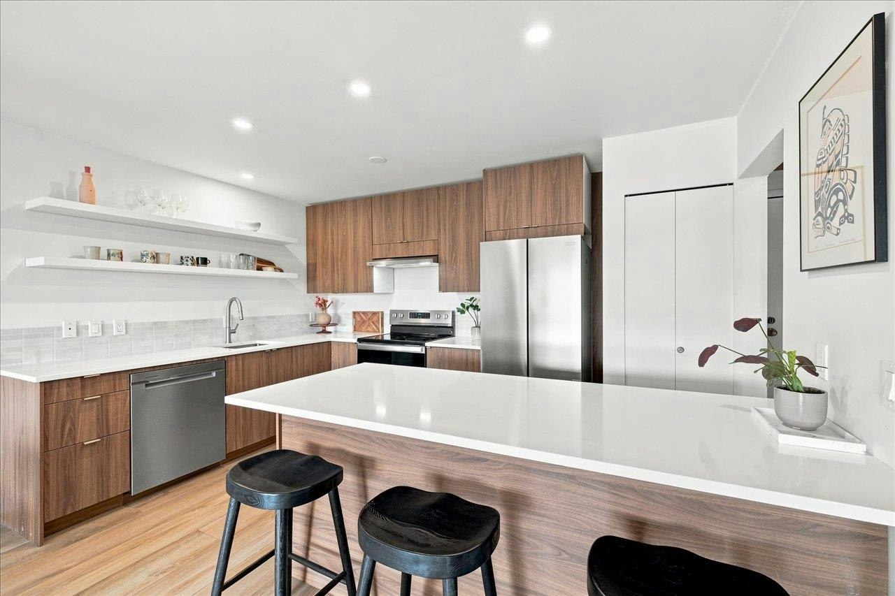 207-236 W 2nd Street, North Vancouver, BC, V7M 1C6