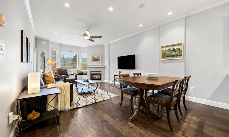 103-121 Shoreline Circle