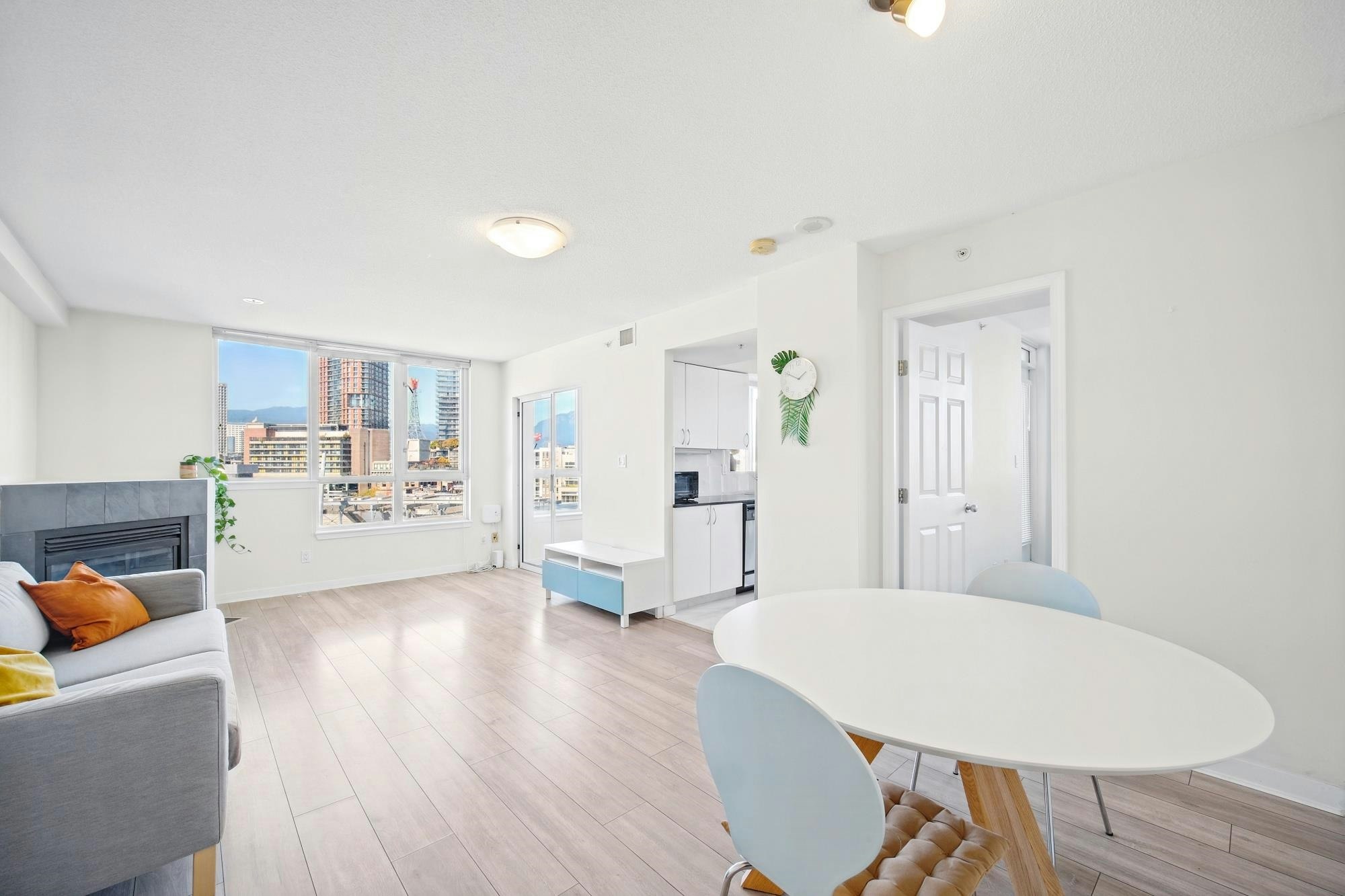 110X-63 Keefer Place, Vancouver, BC, V6B 6N6 - 8
