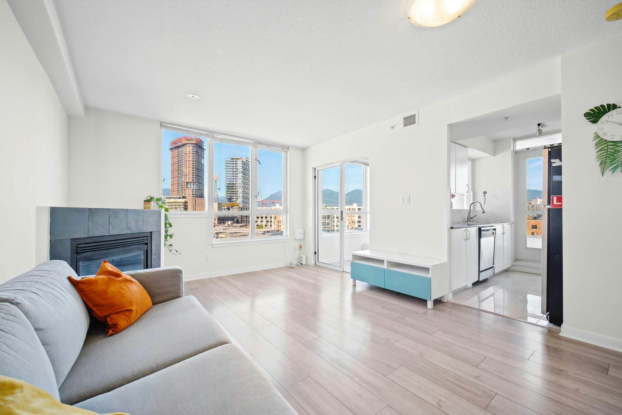 110X-63 Keefer Place, Vancouver, BC, V6B 6N6 - 4