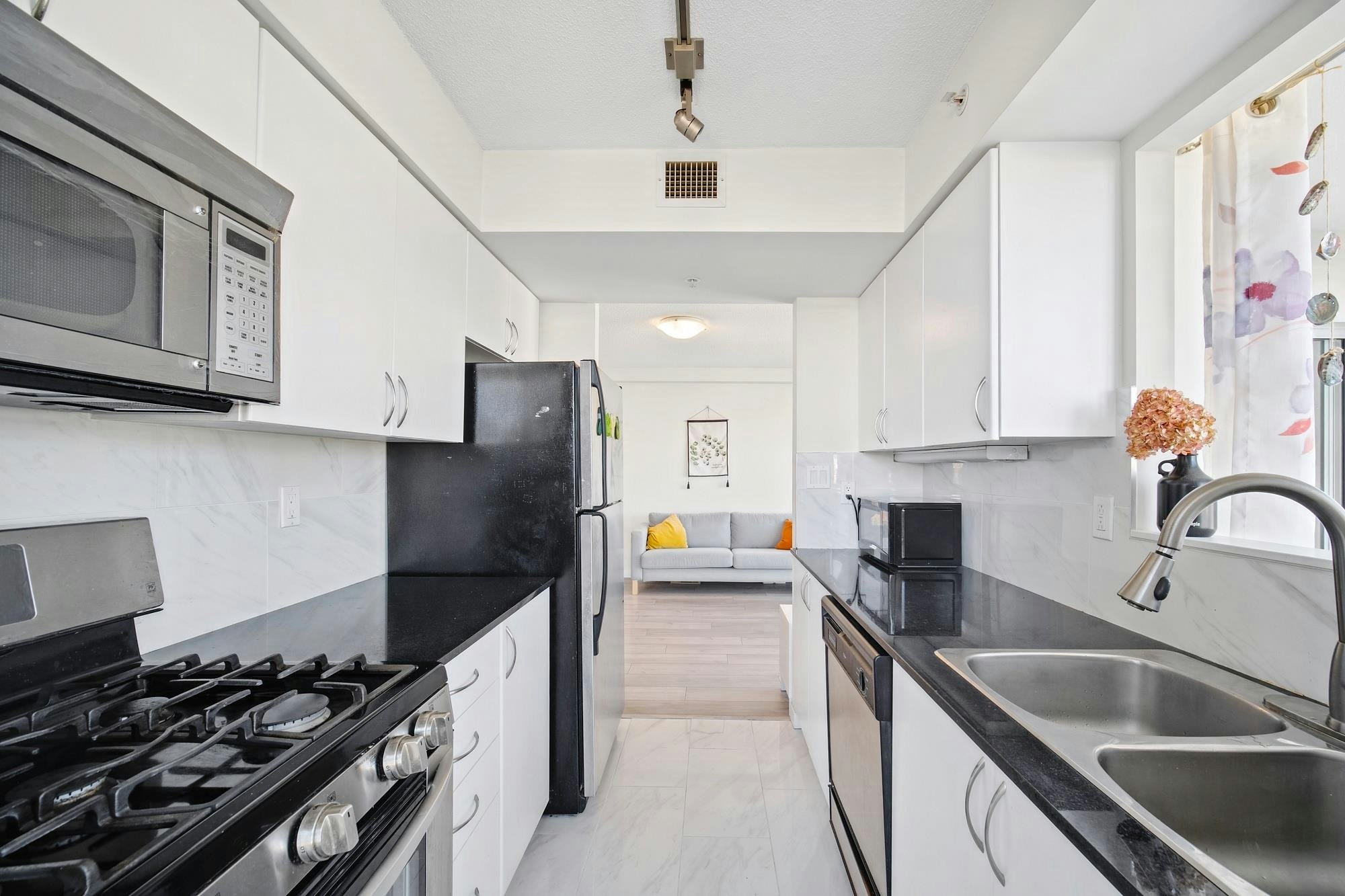 110X-63 Keefer Place, Vancouver, BC, V6B 6N6 - 10