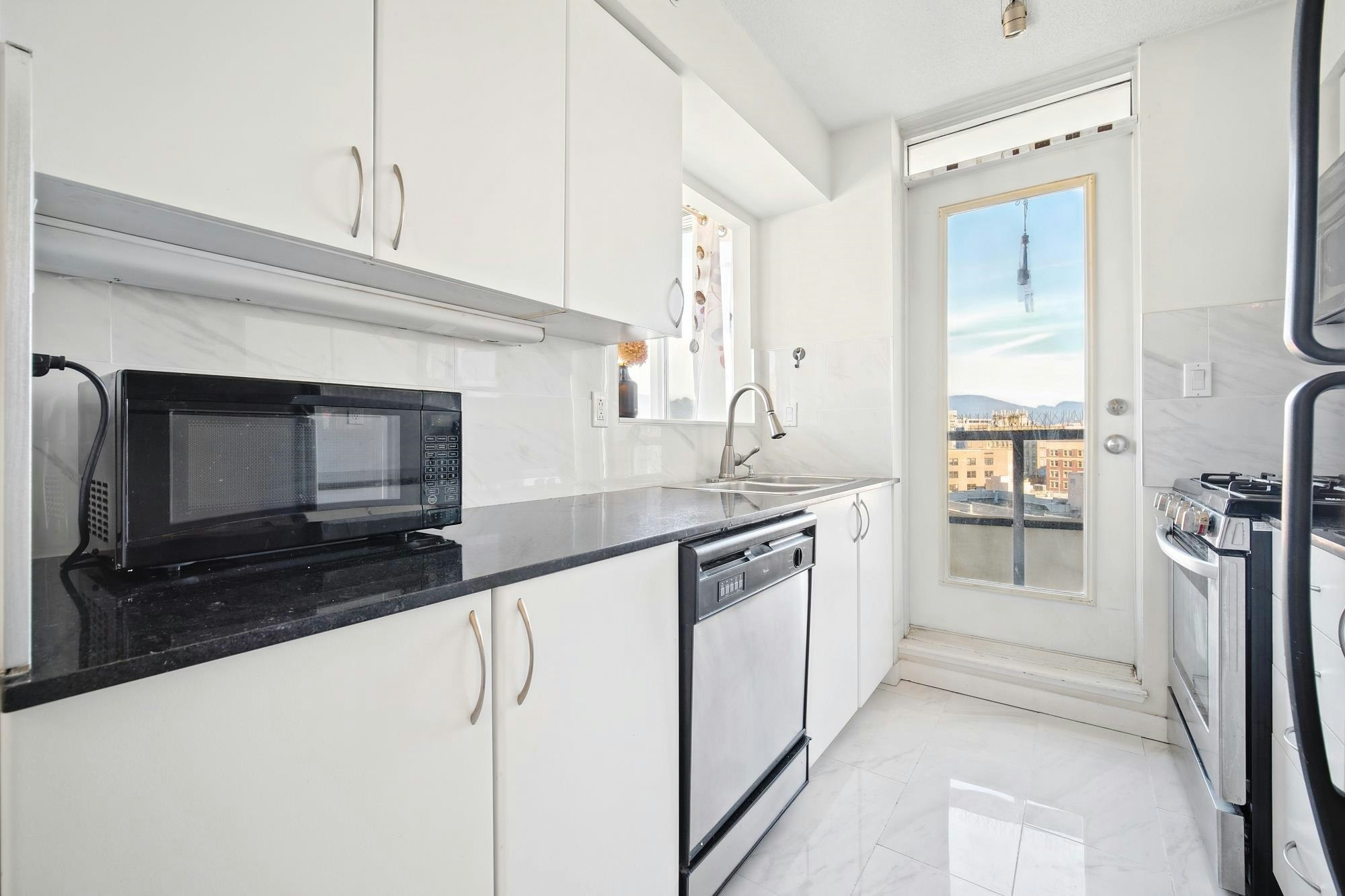 110X-63 Keefer Place, Vancouver, BC, V6B 6N6 - 11