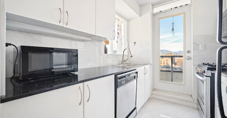 110X-63 Keefer Place, Vancouver, BC, V6B 6N6 - 11