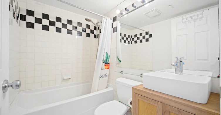 110X-63 Keefer Place, Vancouver, BC, V6B 6N6 - 17