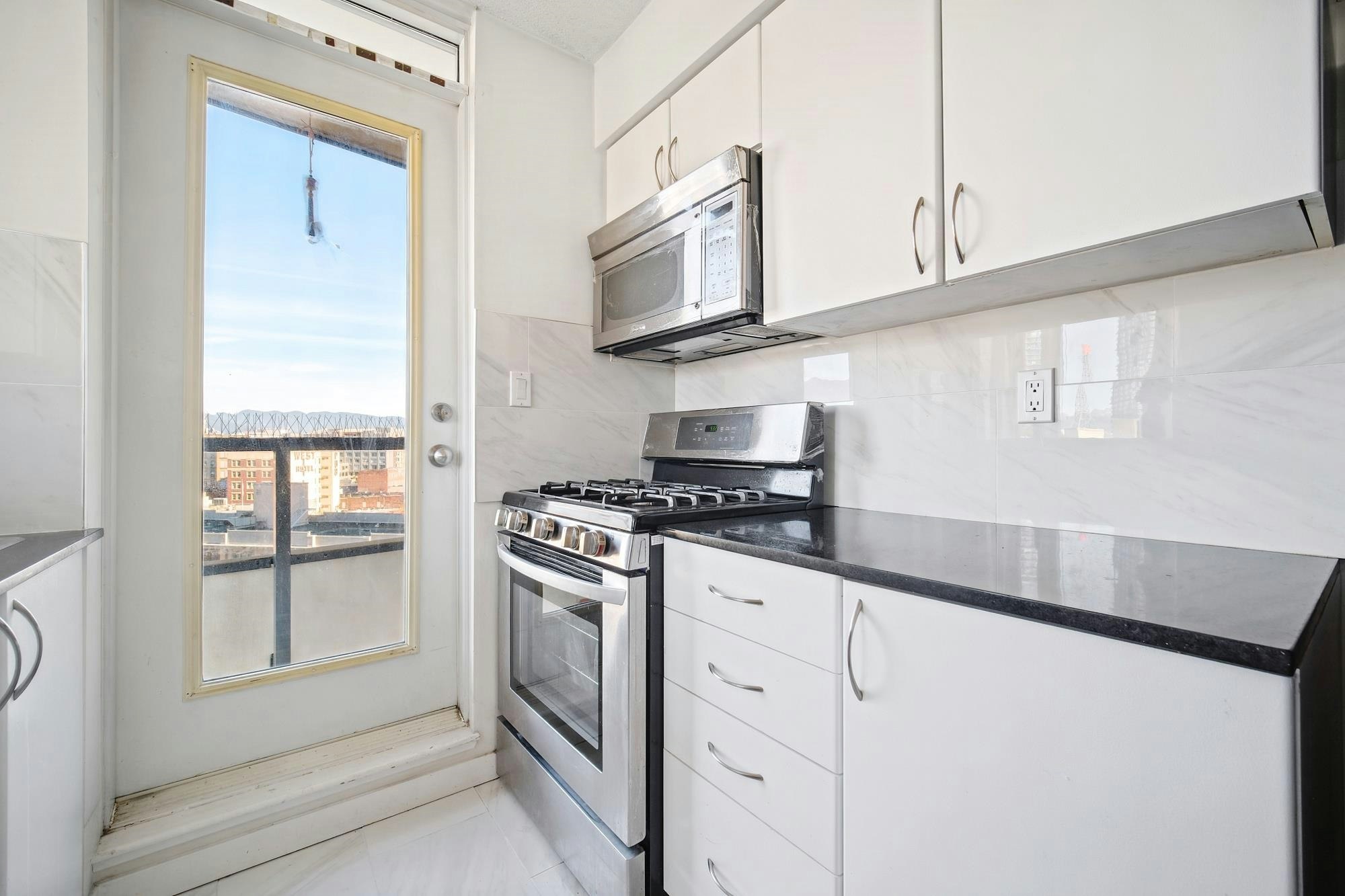 110X-63 Keefer Place, Vancouver, BC, V6B 6N6 - 12