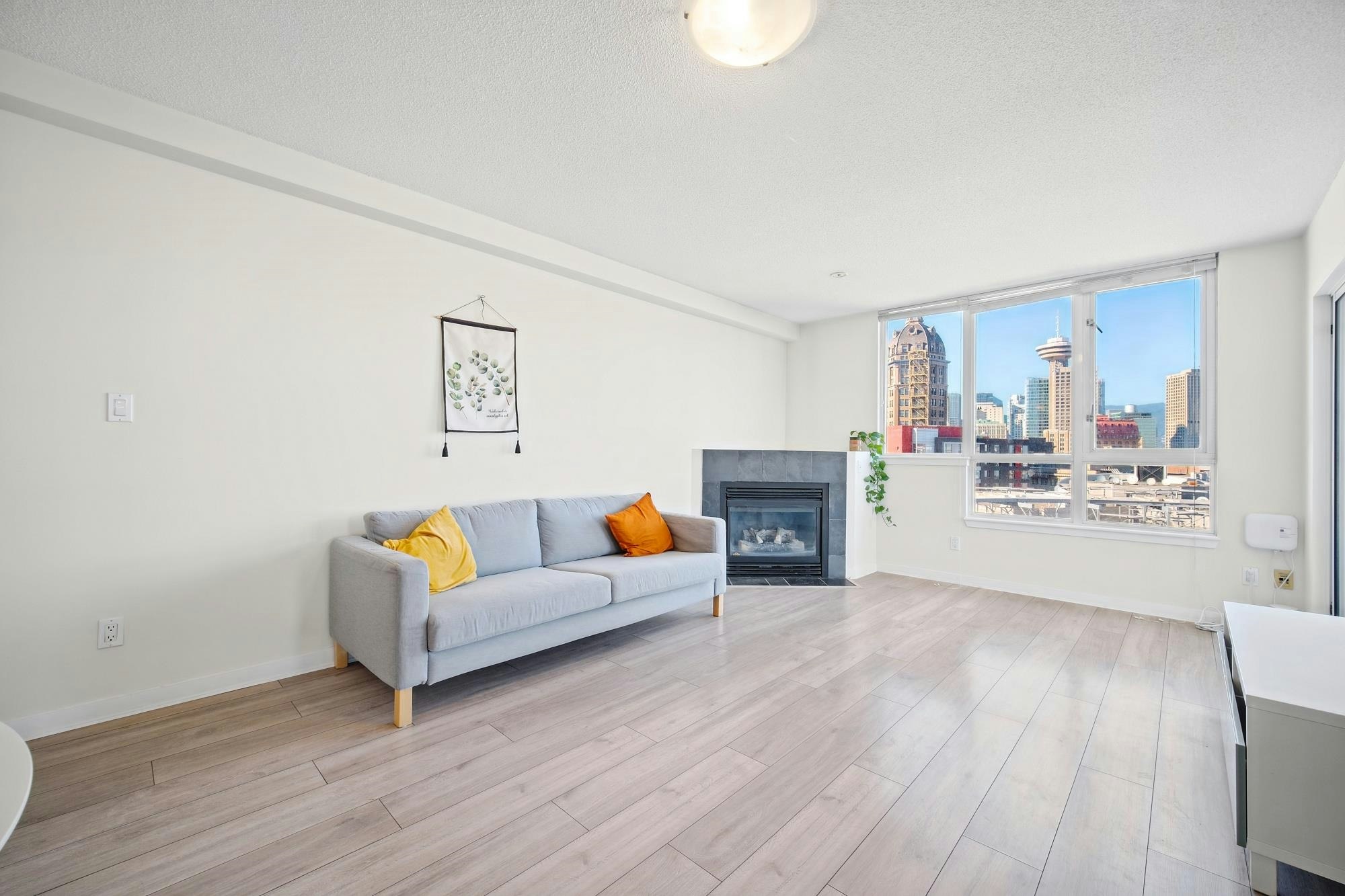 110X-63 Keefer Place, Vancouver, BC, V6B 6N6 - 5