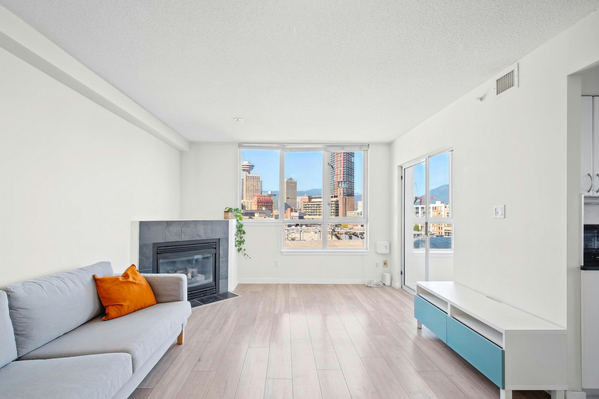 110X-63 Keefer Place, Vancouver, BC, V6B 6N6 - 3