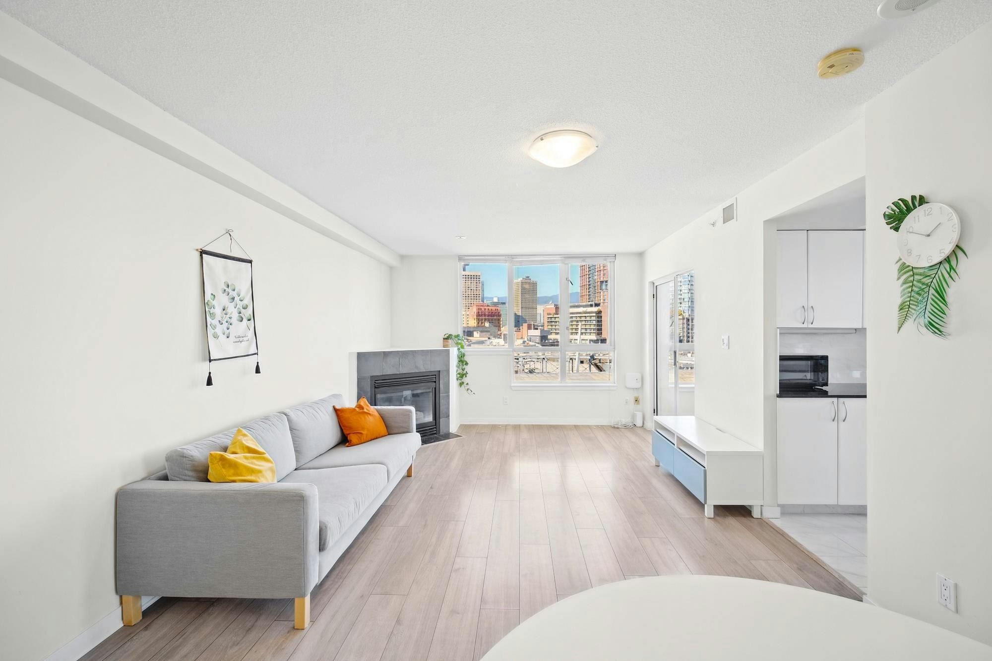 110X-63 Keefer Place, Vancouver, BC, V6B 6N6