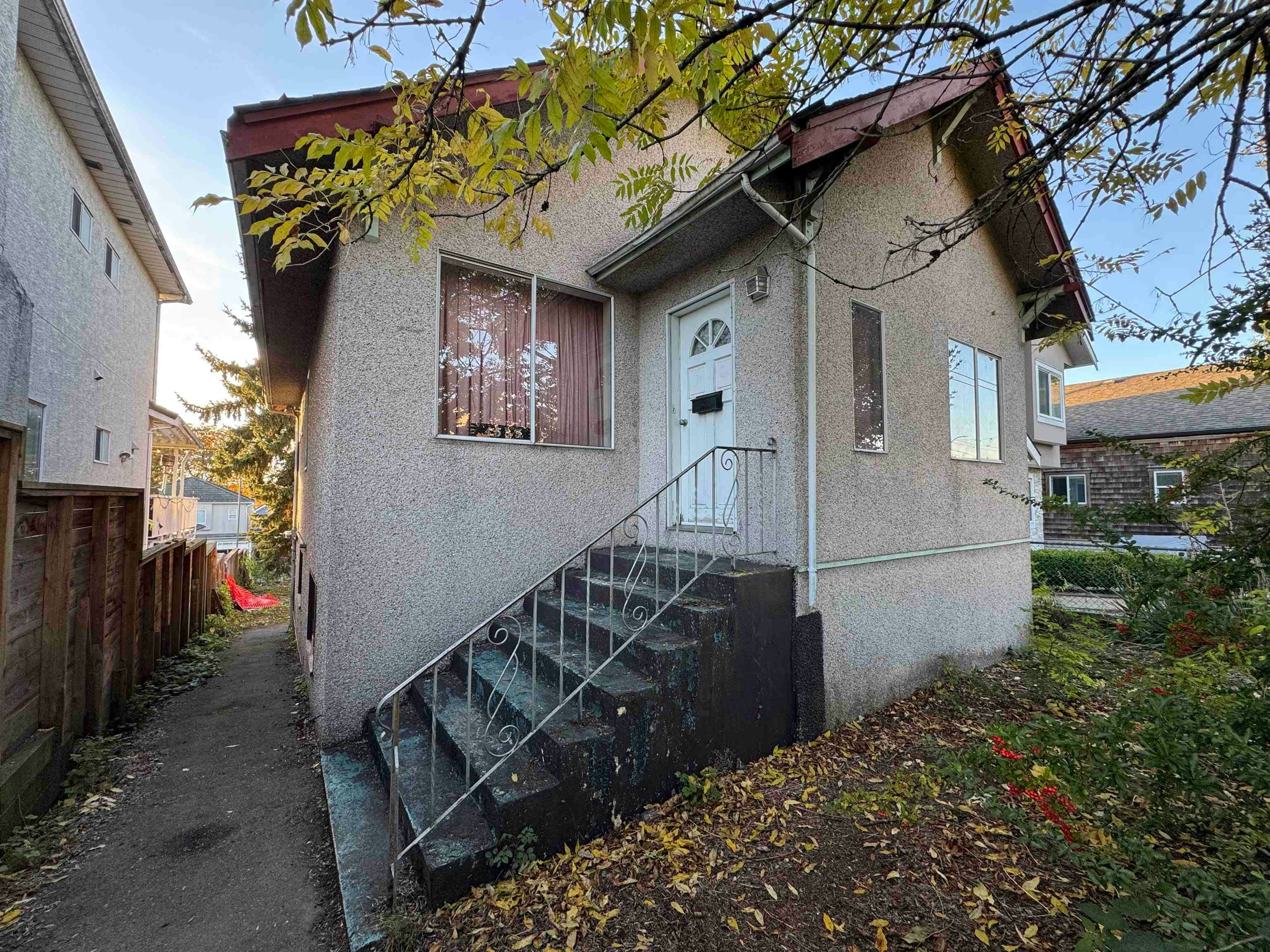 4539 Victoria Drive, Vancouver, BC, V5N 4N7
