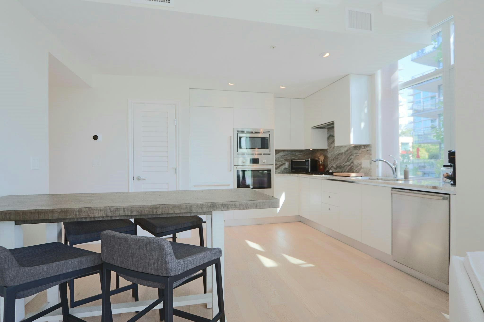 211-185 Victory Ship Way, North Vancouver, BC, V7L 0B2 - 8