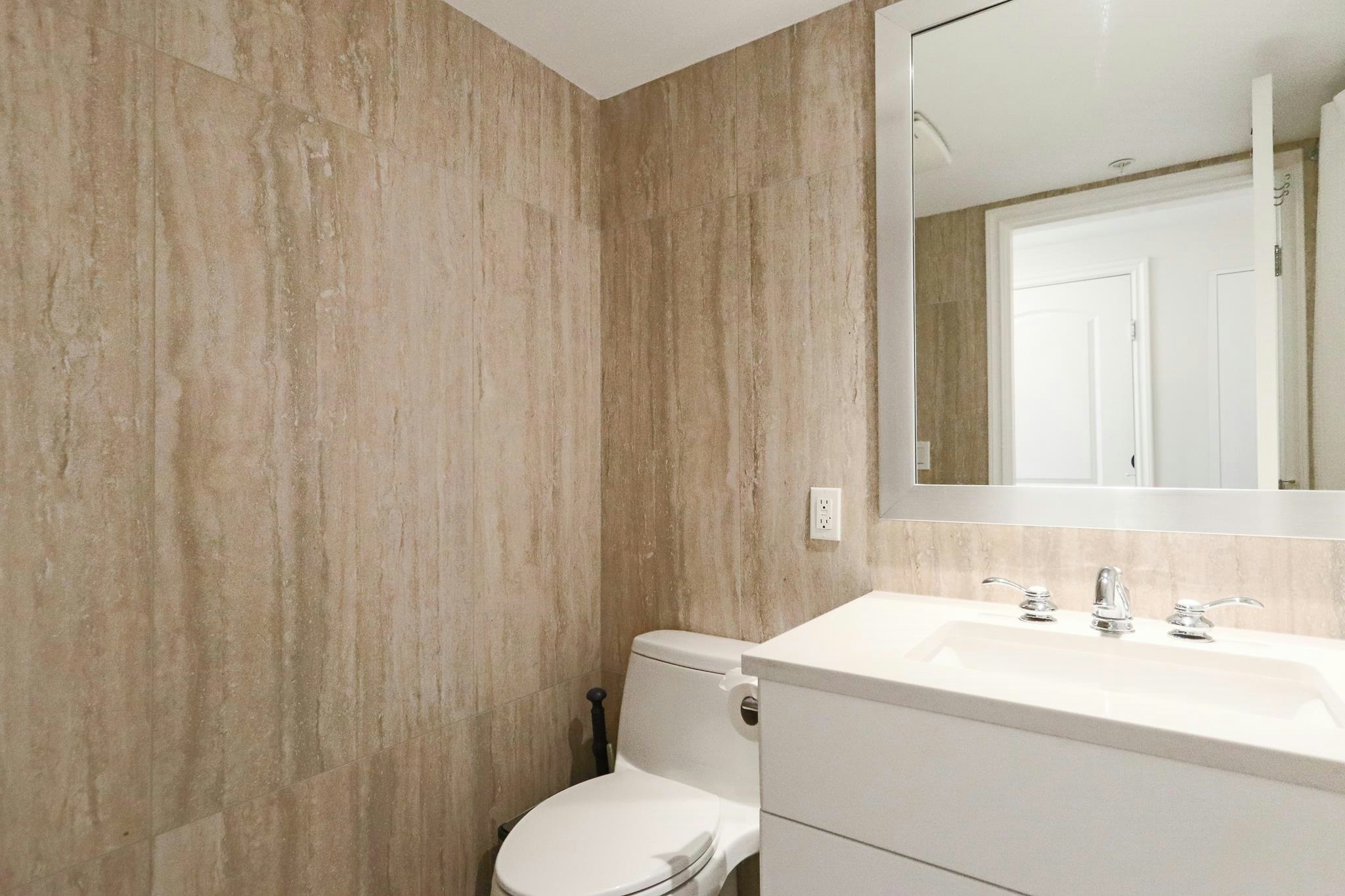 211-185 Victory Ship Way, North Vancouver, BC, V7L 0B2 - 12