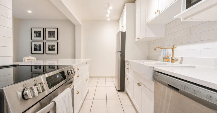 110-1655 Nelson Street, Vancouver, BC, V6G 1M4 - 11