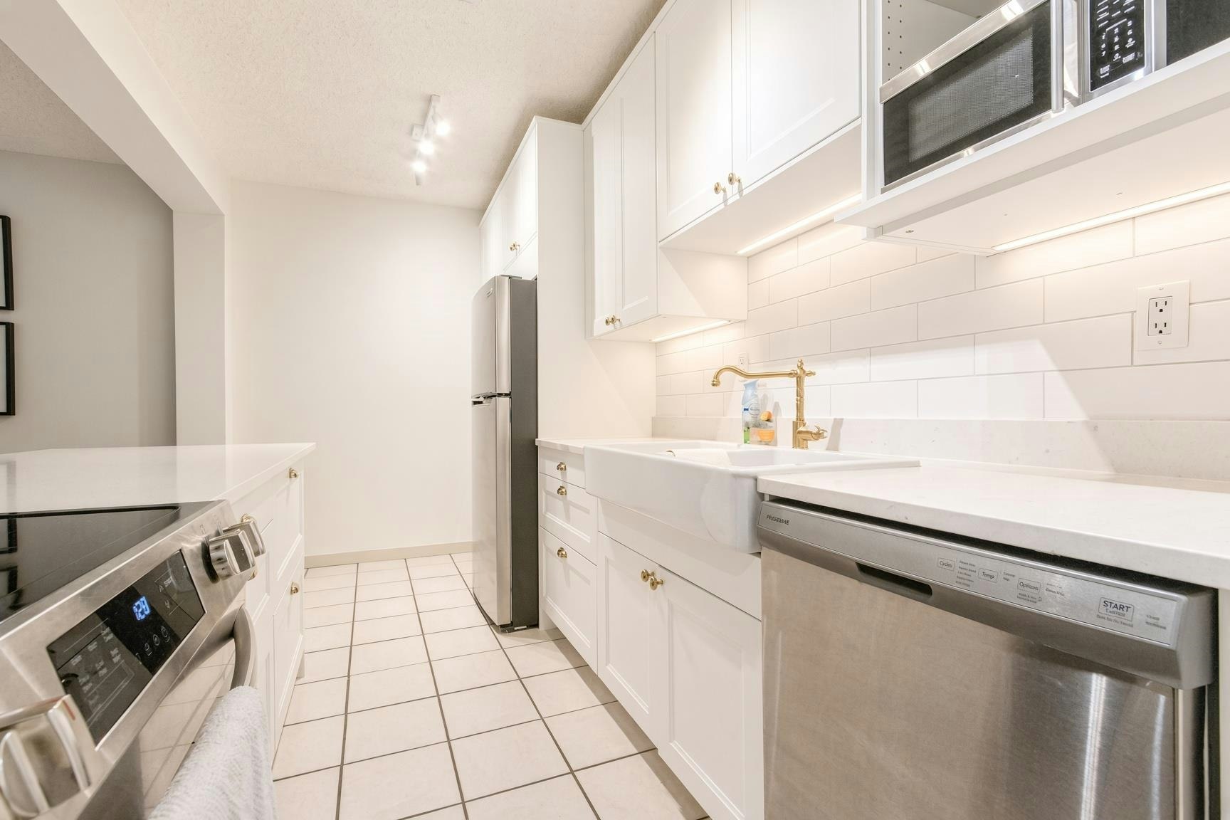 110-1655 Nelson Street, Vancouver, BC, V6G 1M4 - 14