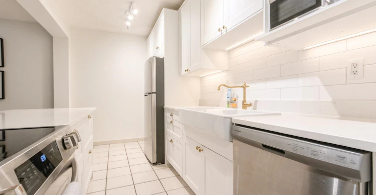 110-1655 Nelson Street, Vancouver, BC, V6G 1M4 - 14