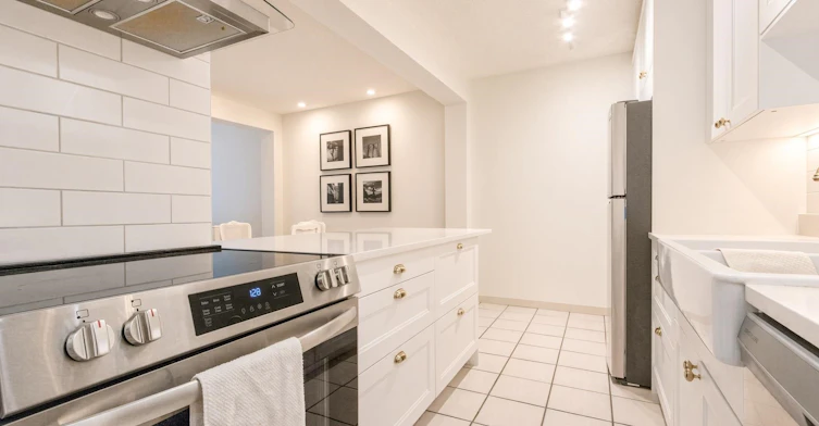 110-1655 Nelson Street, Vancouver, BC, V6G 1M4 - 16