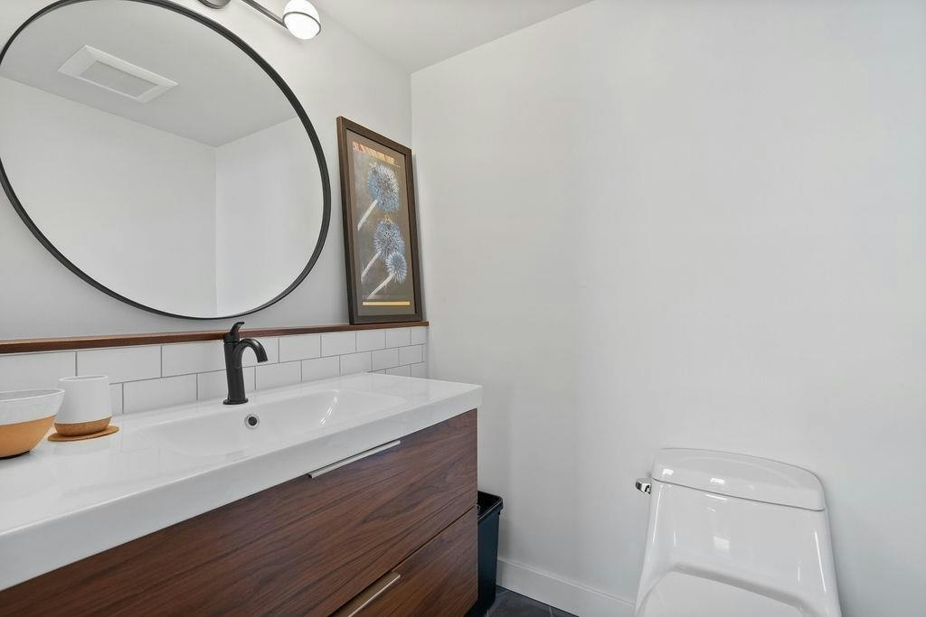 701-140 E Keith Road, North Vancouver, BC, V7L 4M9 - 17