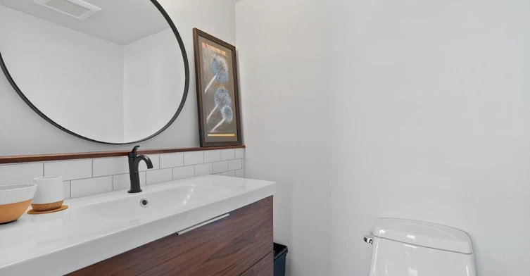 701-140 E Keith Road, North Vancouver, BC, V7L 4M9 - 17
