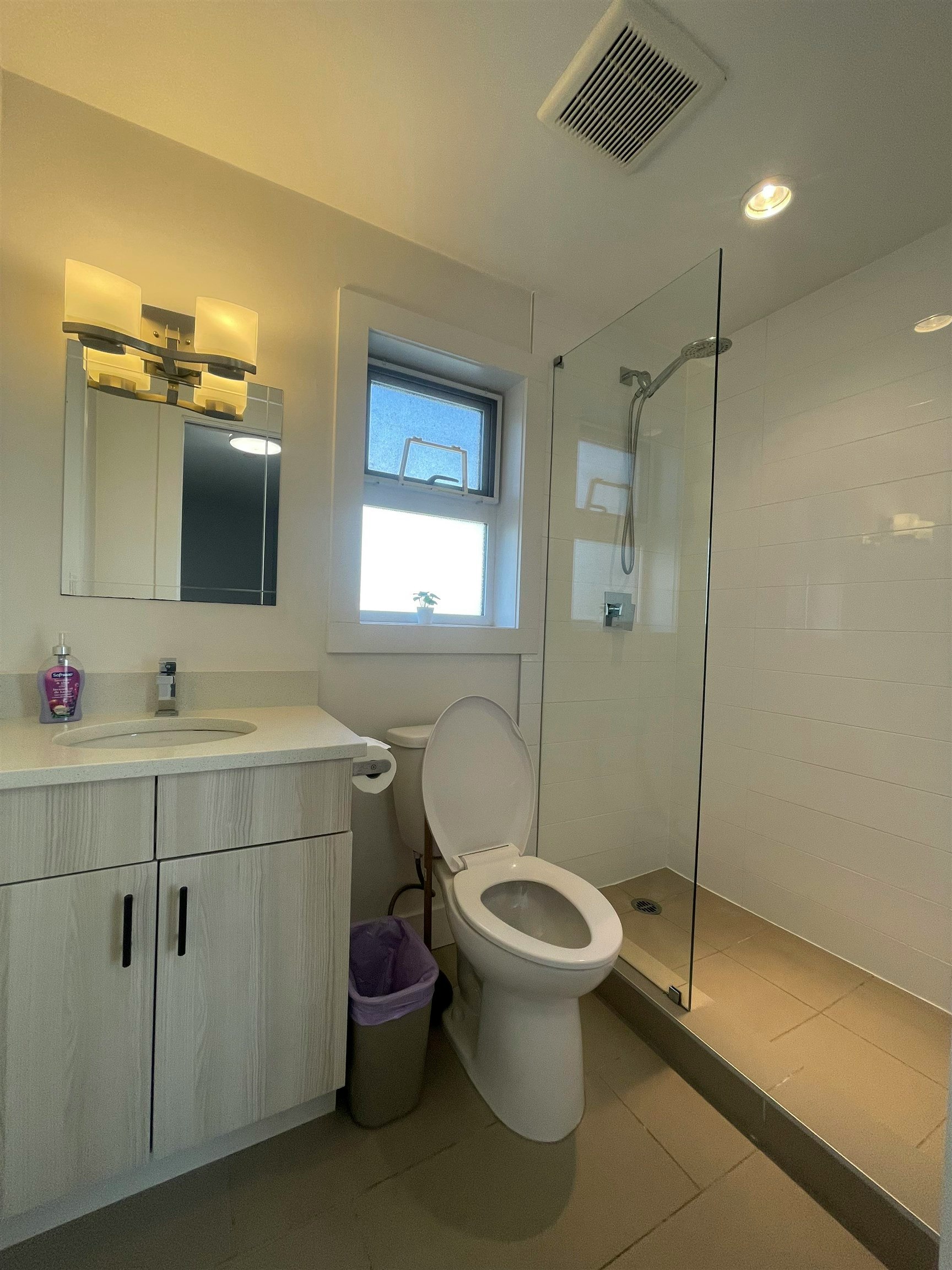 3124 Graveley Street Vancouver Street, Vancouver, BC, V5K 3K6 - 11