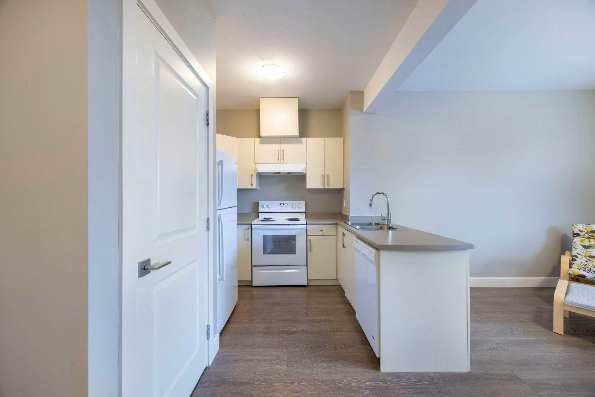 1000 Strawline Hill Street, Coquitlam, BC, V3E 3H2 - 3