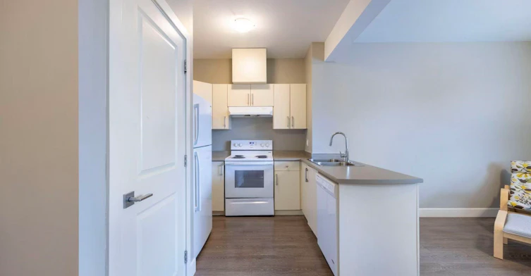 1000 Strawline Hill Street, Coquitlam, BC, V3E 3H2 - 3