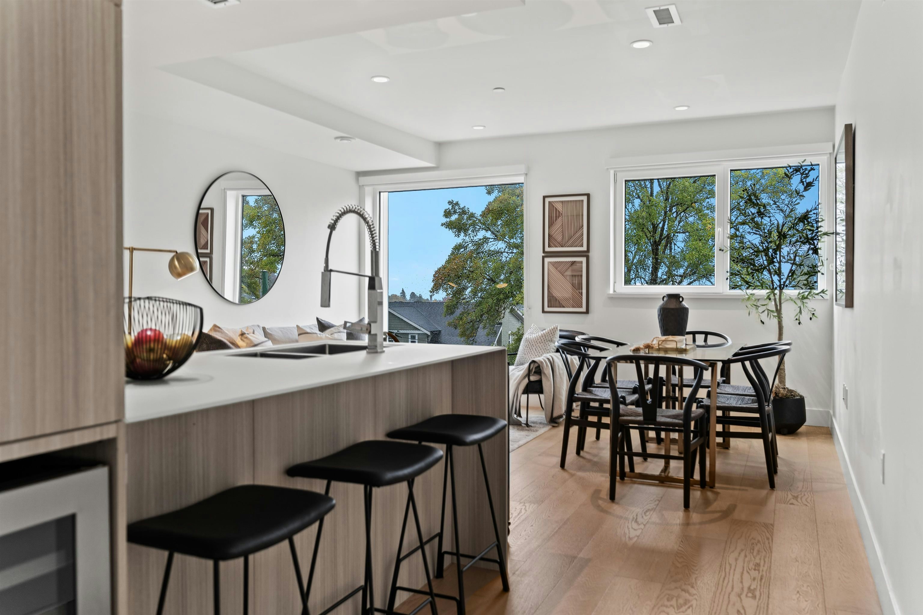 140 W Woodstock Avenue, Vancouver, BC, V5Y 0N1