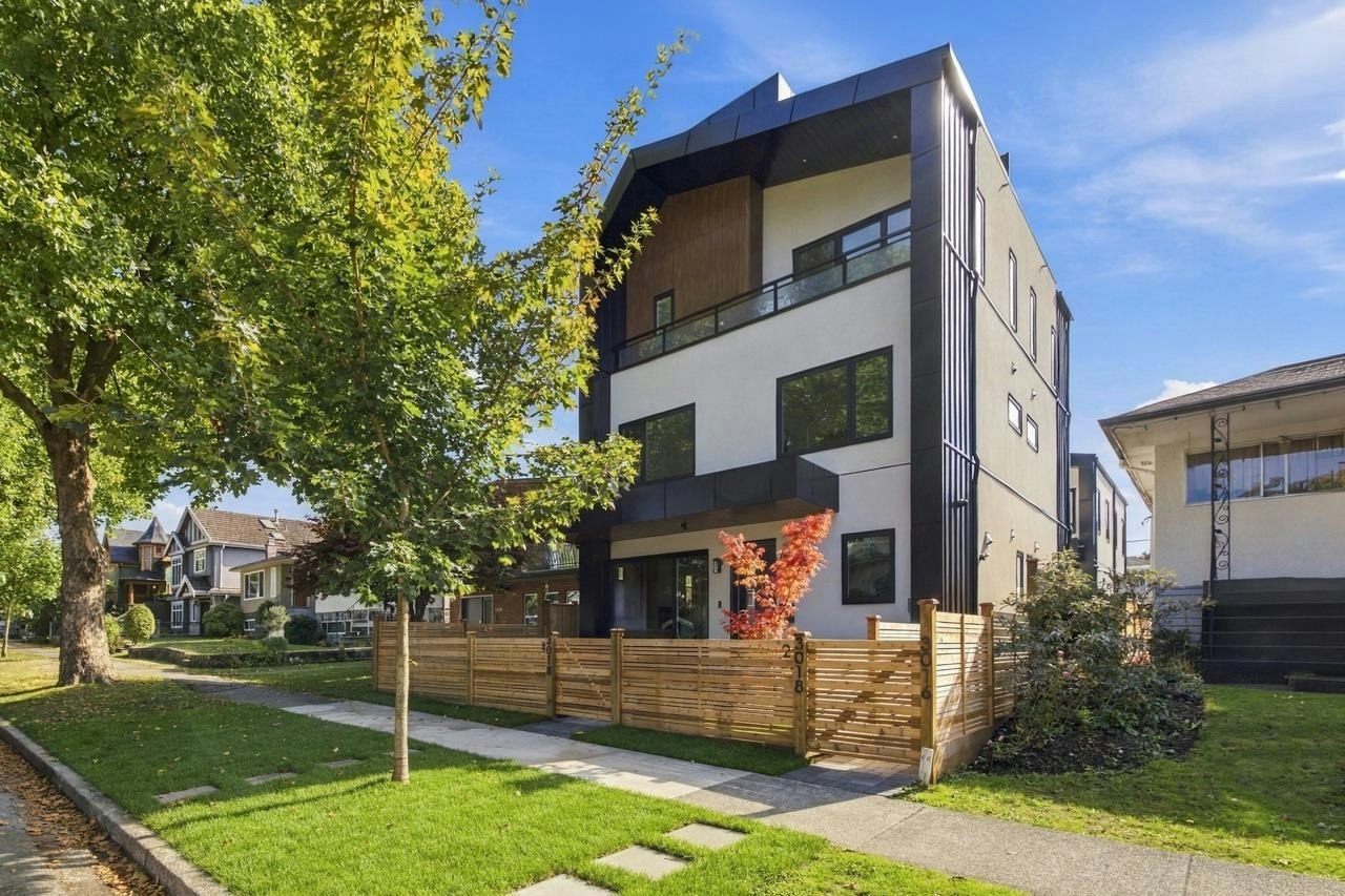 2-3018 E 19th Avenue, Vancouver, BC, V5M 2S9